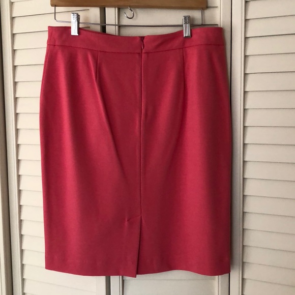 Pink stretch skirt - Picture 3 of 5